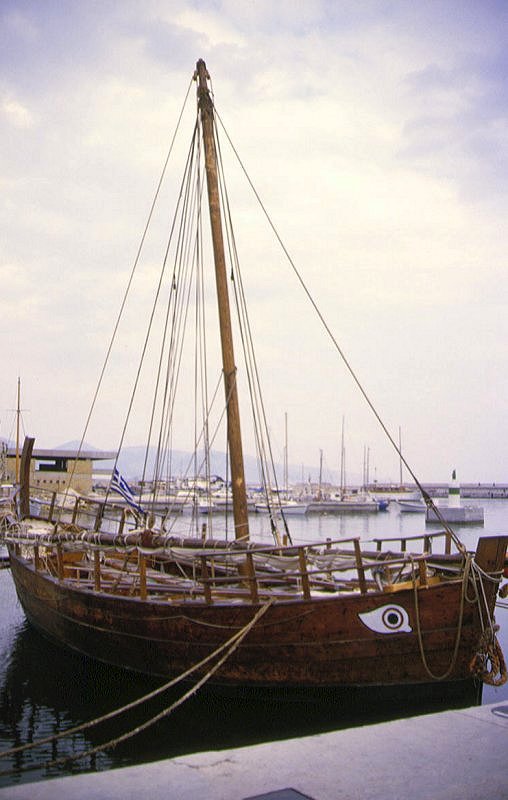 Piräus - Segelschiff am Hafen
