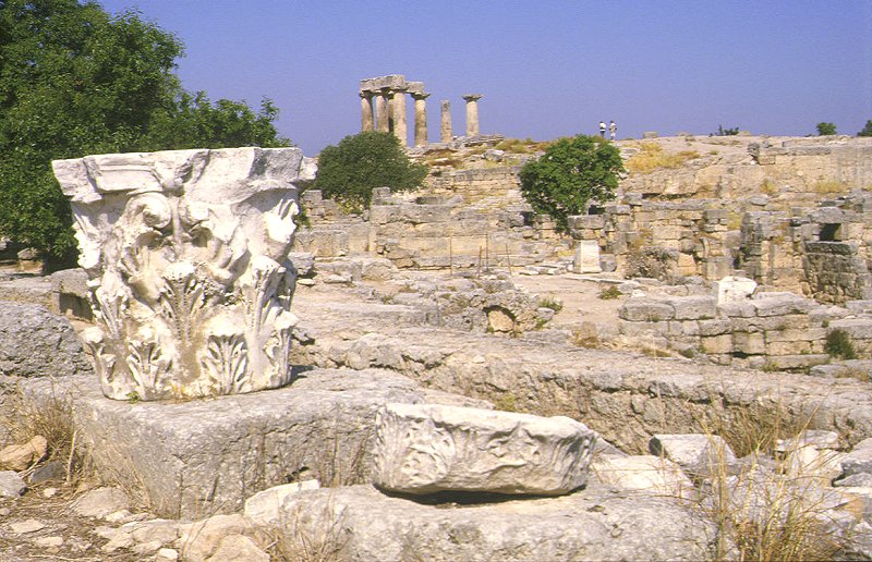 Säulen-Kapitell im antiken Korinth