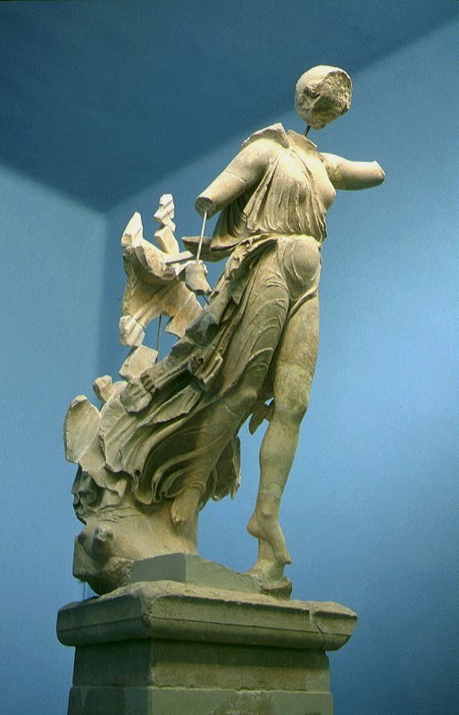 Göttin Nike des Paionios im Museum von Olympia