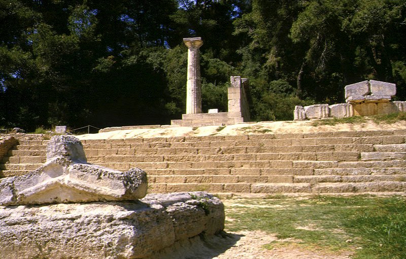 Olympia - Die Terrasse eines Schatzhauses